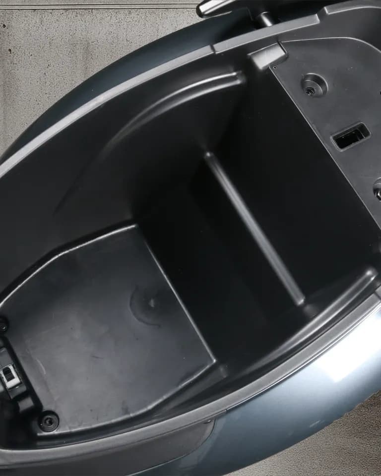 Bees Underseat storage